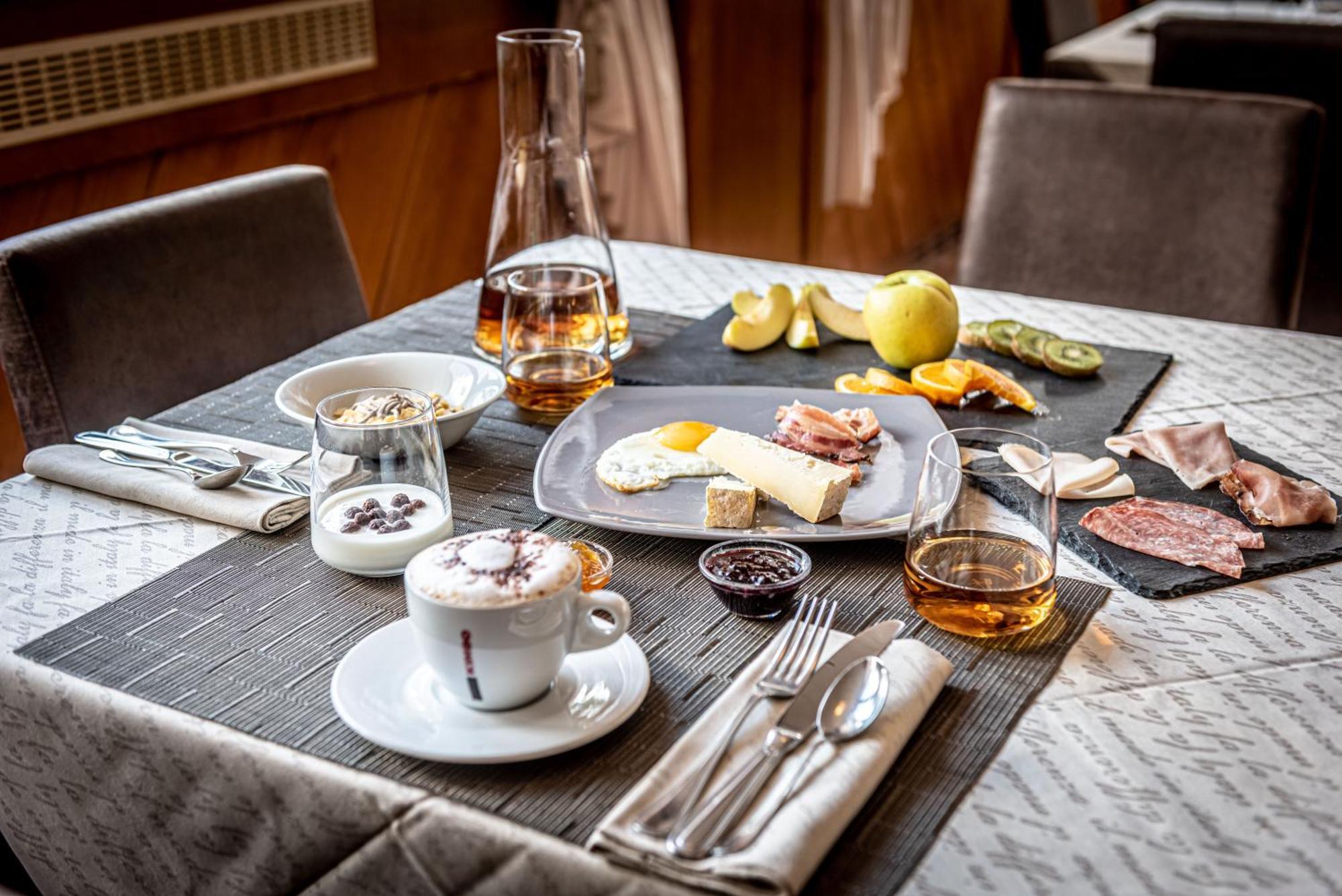 Hotel Alaska Folgarida Kültér fotó